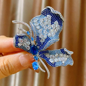 Exquisite Kupfer Schmetterling Brosche Pin Mit Blau Weiß Zirkonia Elegant Luxus Korsage Schmuck Für Damen Herren Geschenk