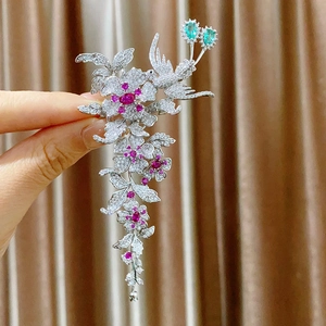 Broche Élégante Pie Fleur à Pompon Cuivre Incrusté de Zirconium Pierre Rouge Vert Bijoux pour Femmes Banquet Mariage