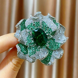 Broche Élégante en Cuivre avec Zircone Motif Pivoine Camélia Vert Émeraude Épingle Florale pour Femme Mariage Banquet Bijoux Cadeau