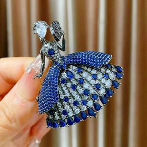 Elegante broche de bailarina con circonitas azules y blancas en engaste plateado