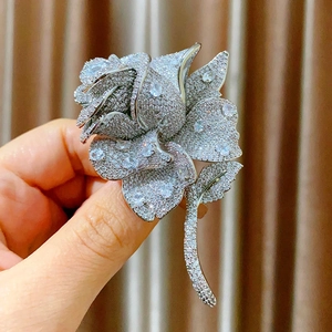 Spilla in Rame di Lusso con Rose in Zirconia per Donna Matrimonio Banchetto Accessori Eleganti in Strass Corsage di Fiori Gioielli Regalo