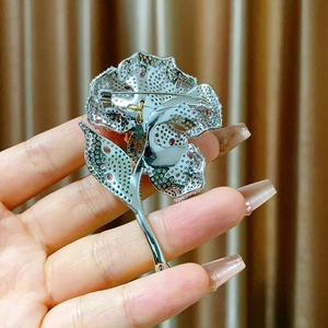 Macro shot of the pin clasp and hollow back of the flower zircon brooch