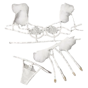 Set lingerie in pizzo bianco con ricamo floreale e dettagli in piume di lusso