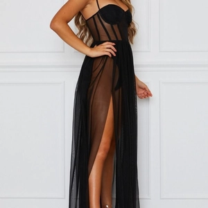 Elegant black corset dress with sleeveless mesh skirt and high side slit evening style