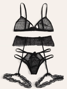 Ensemble de lingerie 4 pièces en résille à pois noirs avec détails en dentelle à volants