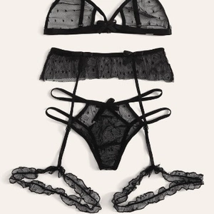 Ensemble lingerie sexy en dentelle noire avec résille à pois, porte-jarretelles et nœuds