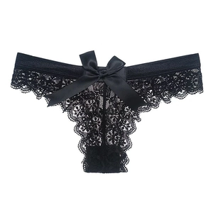 Sexy schwarzer Damen-Lace-Thong mit großer Satinschleife und gewellten Spitzenkanten
