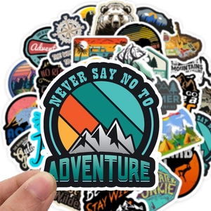 50 adesivi impermeabili a tema avventura e campeggio per valigie e skateboard