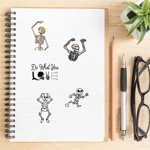 Set di 50 adesivi artistici scheletro cartoon per decorare laptop, chitarra e bagaglio