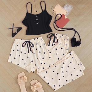 Dreiteiliges Damen-Pyjama-Set mit Herz-Print-Hose und schwarzem Trägertop mit Knöpfen