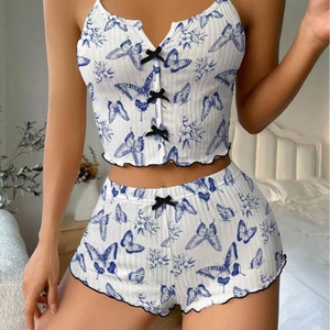 Ensemble de pyjama pour femme avec imprimés papillons bleus sur caraco et short côtelé