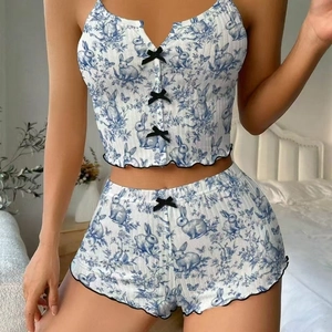 Pyjama femme avec imprimé lapin papillon bleu sur débardeur et short côtelés