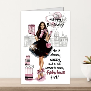 Gros plan d'une carte d'anniversaire avec illustration de femme et boîtes cadeaux