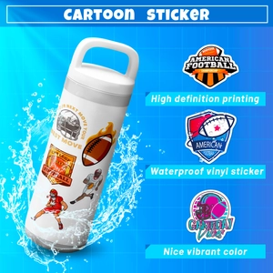 Waterdichte vinyl voetbalstickers met waterspetters op een sportfles voor buiten