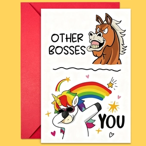 Vue détaillée d'une carte de vœux amusante avec licorne et une enveloppe rouge vif