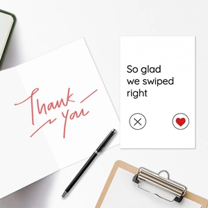 Vue de dessus de cartes de Saint-Valentin créatives avec motifs de remerciement