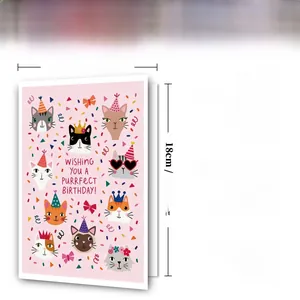 Détails de la carte d'anniversaire chat rose montrant l'épaisseur 300GSM et la taille
