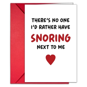 Détail de la carte de Saint-Valentin blanche avec citation et son enveloppe rouge