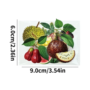 Vista macro de pegatinas PET de frutas tropicales con detalles realistas y medidas