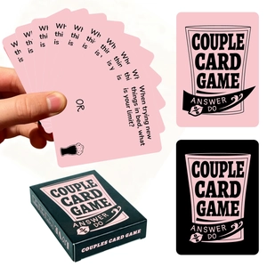 Détail de 50 cartes de jeu à boire romantiques et boîte rose pour couple d'adultes