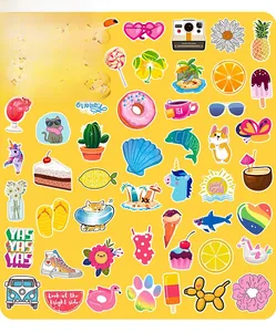 Mise à plat de 50 autocollants de dessins animés en PVC avec licornes et arcs-en-ciel sur jaune