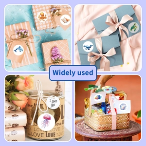 Vari adesivi con animali marini ad acquerello per scatole regalo, buste e candele decorative