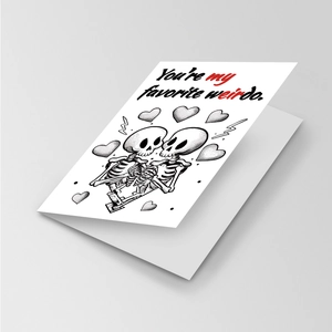 Détail d'une carte de vœux squelette romantique avec le texte 'You're my favorite weirdo'