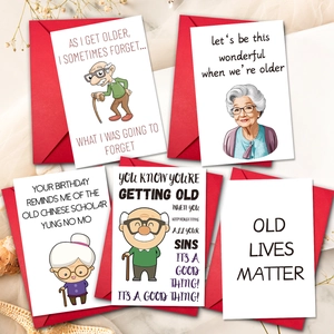 Set divertente di biglietti d'auguri per anziani con vignette e buste rosse