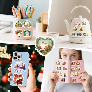 Detalle de pegatinas navideñas para decorar fundas de teléfonos y cuadernos diarios