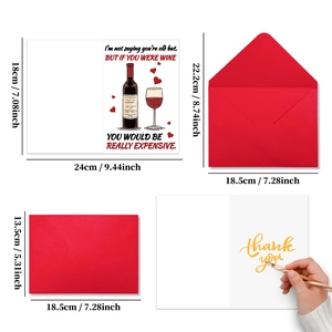 Detalle de tarjeta de San Valentín con diseño de whisky y medidas exactas del producto