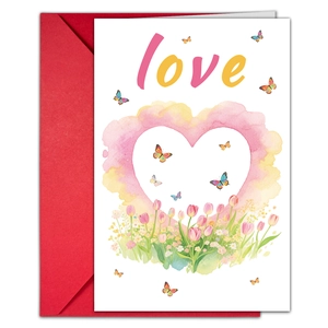 Detailansicht der Valentinstagskarte mit Aquarell-Herzen und rotem Briefumschlag