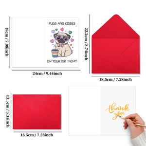 Vue détaillée du set de carte pug avec dimensions de la carte et enveloppe rouge