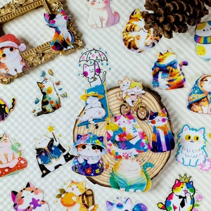 Platliggende kleurrijke kattenstickers met vintage lijsten en dennenappels voor DIY-werk