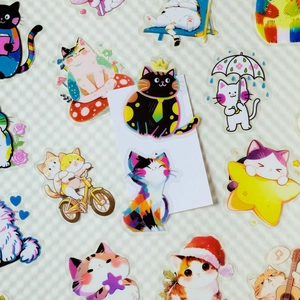 Collectie kleurrijke cartoon katten PET-stickers en acryl bedeltjes voor scrapbooking