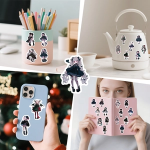 Details von Gothic Girl Aufklebern auf Handyhülle, Laptop und Schreibwarenartikeln