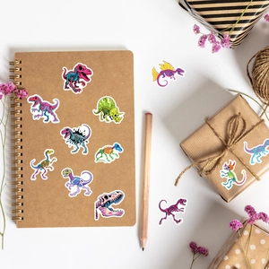 Autocollants de squelettes de dinosaures colorés décorant des carnets et des cadeaux