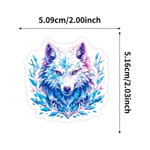 Detailansicht eines Wolfskopf Stickers mit Eiskristall Design in 5x5 cm Größe