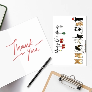 Gros plan de cartes de Noël avec animaux mignons et cartes de remerciement avec enveloppes
