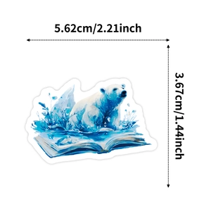 Dettaglio adesivo orso polare su libro aperto con dimensioni 5,62cm larghezza e 3,67cm