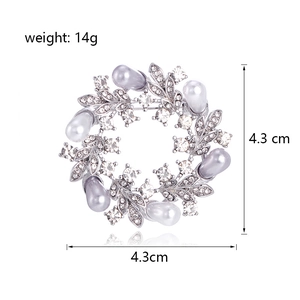 Exquisite 4.3cm pearl wreath brooch with silver alloy and sparkling rhinestones for women