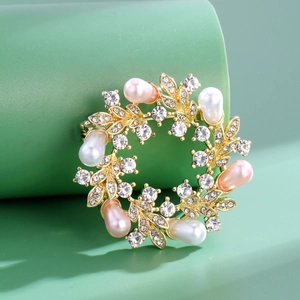 Elegant Alloy Flower Wreath Brooch With Faux Artificial Pearl Rhinestone Inlaid Fashion Pin For Women Wedding Banquet Jewelry Accessory