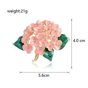 Pink hydrangea flower brooch with crystals and gold-plated alloy, 5.6cm x 4.0cm size