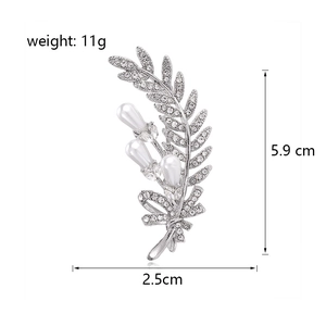 Silver wheat ear brooch with pearls and rhinestones measuring 5.9cm in length