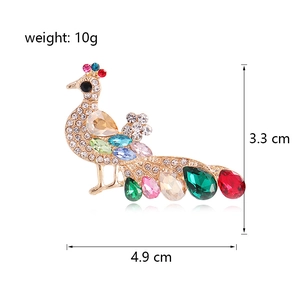 Broche paon avec gemmes colorées et strass, dimensions 4,9cm par 3,3cm, poids 10g