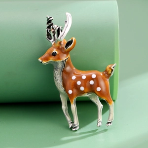 Broche Cerf Sika Tacheté en Alliage Émail Vintage pour Femme Haute Qualité Reenne Animal Épingle de Revers Bijoux Cadeau de Noël