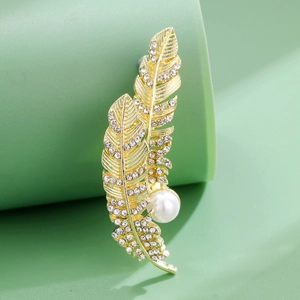 Elegant Gold Plated Alloy Feather Brooch With Rhinestones And Pearl Fashion Leaf Lapel Pin For Women Banquet Party Jewelry