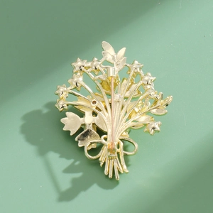Vue arrière de la broche bouquet plaquée or montrant le fermoir et les éléments en étoile