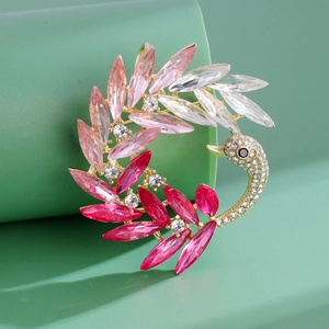 Elegant Swan Brooch Pin For Women Light Luxury Alloy Gradient Crystal Rhinestone Animal Brooch For Coat Wedding Party Gift