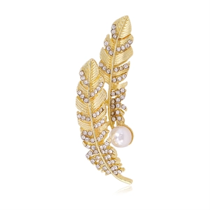 Elegante Spilla a Forma di Piuma in Lega Oro Chiaro Con Strass Scintillanti e Perla Artificial Bianca Gioielli di Moda Donna per Banchetto Matrimonio