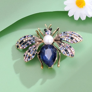 Luxurious bee brooch in gold alloy with blue teardrop crystal and white pearl